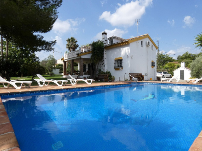 Qlistings - Beautiful Villa in Mijas Costa, Costa del Sol Property Thumbnail