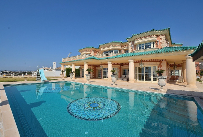 Qlistings Exclusive Villa with Stunning Sea Views in Benalmadena Costa, Costa del Sol image 3