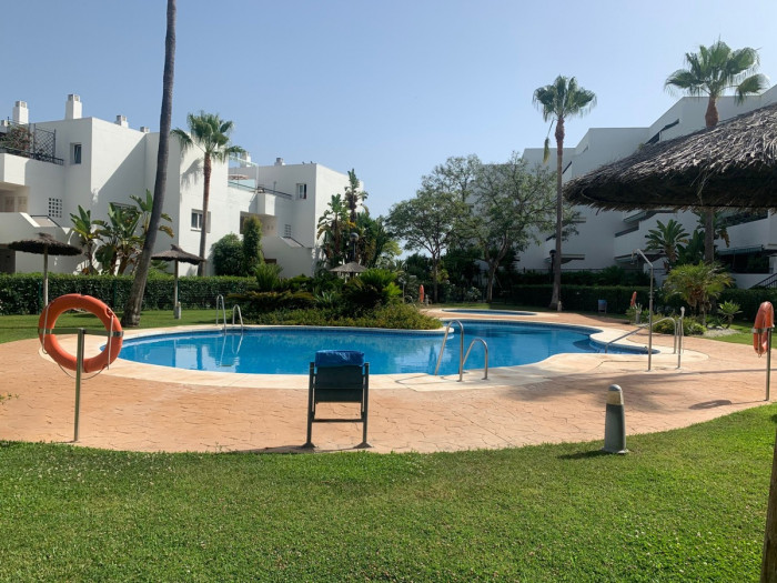 Qlistings - Apartment in Guadalmina Baja, Costa del Sol Thumbnail