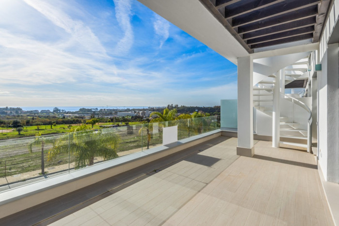 Qlistings Modern Penthouse Apartment in Cancelada, Costa del Sol image 3