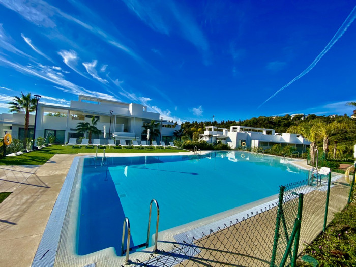 Qlistings Luxury and Contemporary Apartment in Atalaya, Costa del Sol image 13