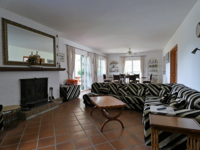 Qlistings Spacious House in Coín, Costa del Sol image 4