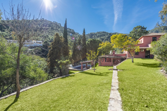 Qlistings Unique House in Benahavís, Costa del Sol image 2