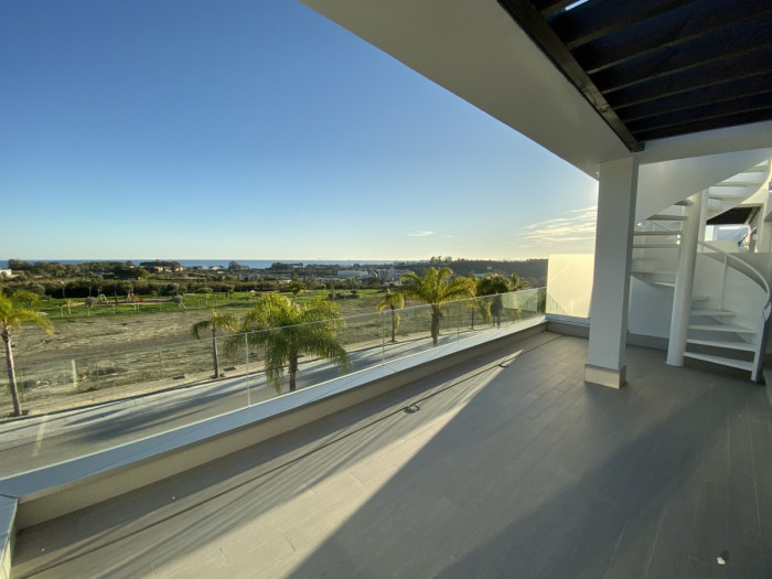 Qlistings Magnificent Apartment in Cancelada, Costa del Sol image 4