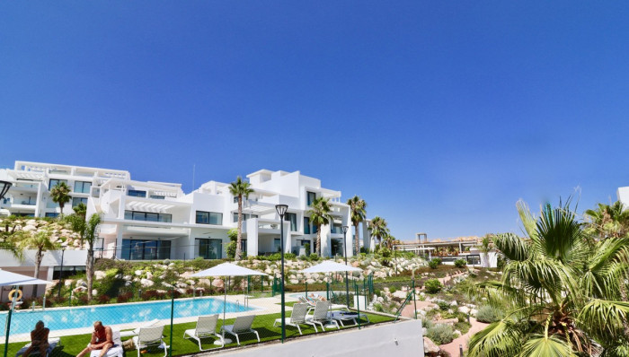 Qlistings Luxury and Contemporary Apartment in Atalaya, Costa del Sol image 6
