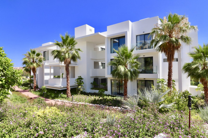Qlistings Luxury and Contemporary Apartment in Atalaya, Costa del Sol image 1