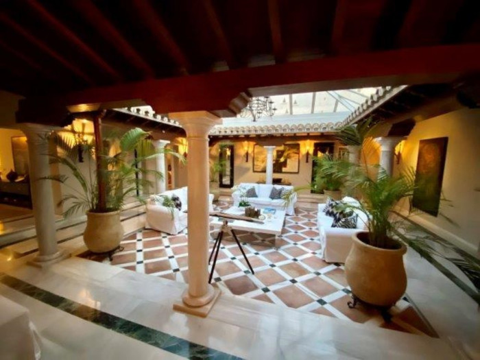 Qlistings Family House Villa in Nueva Andalucía, Costa del Sol image 3