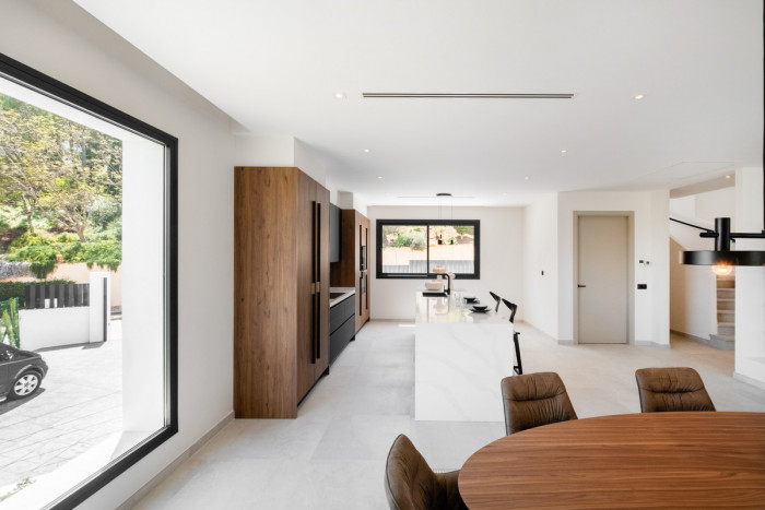 Qlistings Newly Built House Villa in Elviria, Costa del Sol image 7