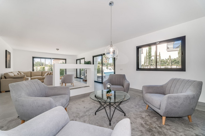 Qlistings Spectacular Newly Built House Villa in Calahonda, Costa del Sol image 6