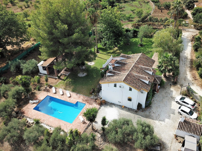 Qlistings Spacious House in Coín, Costa del Sol image 2