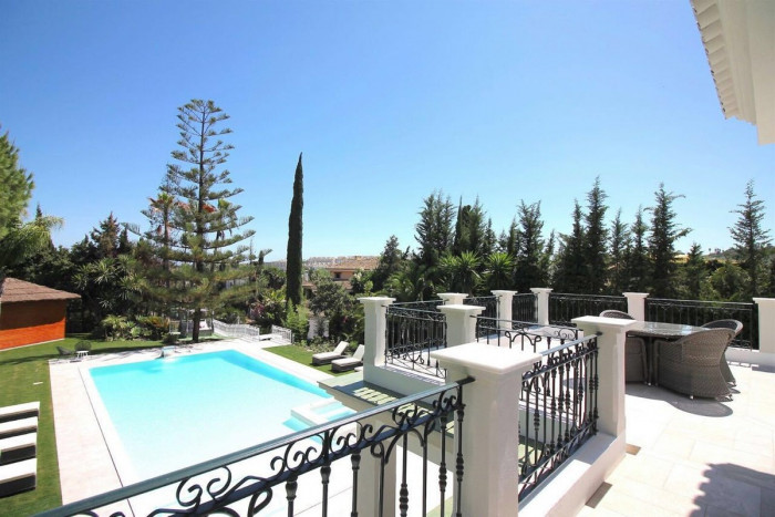 Qlistings Arabic Style House in Aloha, Costa del Sol - image 4