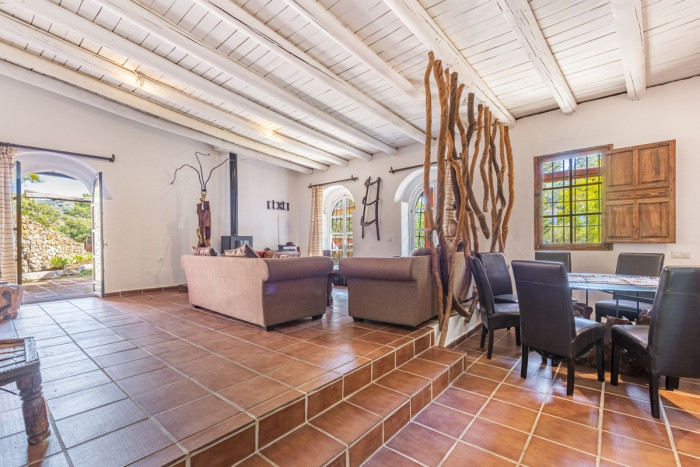 Qlistings Unique House in Benahavís, Costa del Sol image 4