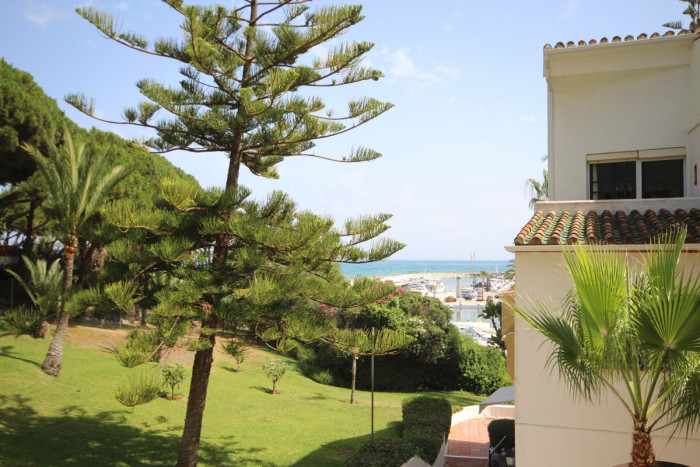 Qlistings Apartment in Cabopino, Costa del Sol image 3