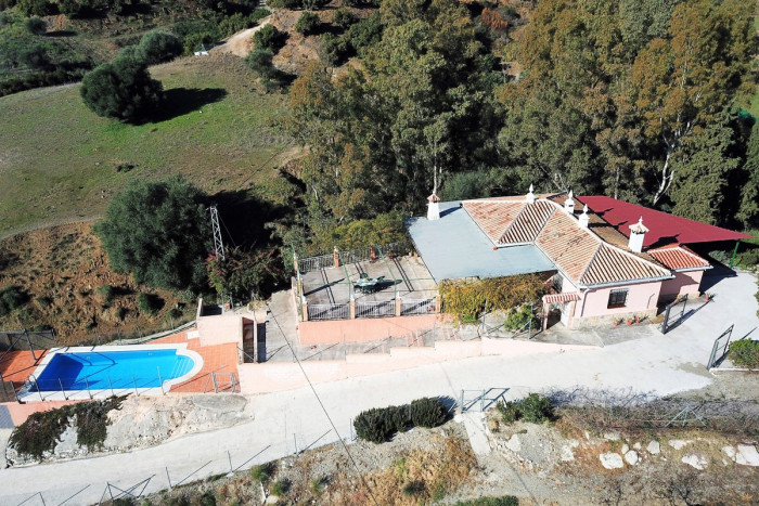 Qlistings Large Plot of Rustic Land House in Coín, Costa del Sol image 2