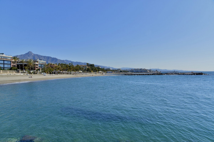 Qlistings Luxury Apartment in Puerto Banús, Costa del Sol image 6