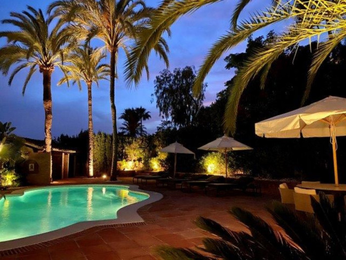 Qlistings - Family House Villa in Nueva Andalucía, Costa del Sol Thumbnail