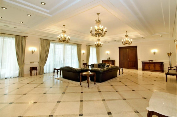 Qlistings Nice House in Guadalmina Baja, Costa del Sol image 1