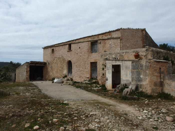 Qlistings - Old Beautiful House in Algaida, Mallorca Property Image