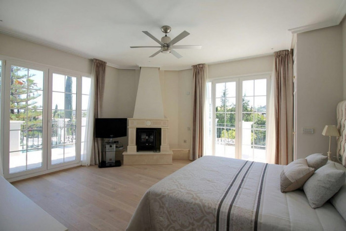 Qlistings Arabic Style House in Aloha, Costa del Sol - image 6