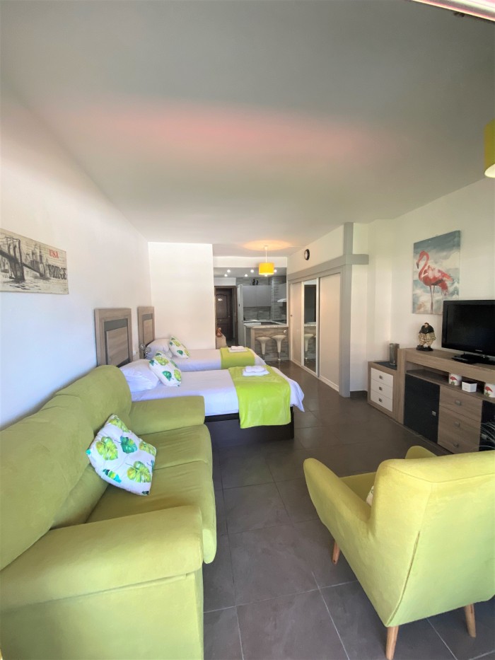 Qlistings Studio apartment on Marbella's Golden Mile image 3