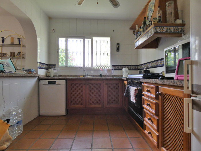 Qlistings Spacious House in Coín, Costa del Sol image 6