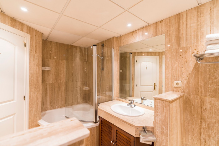 Qlistings Apartment in Elviria, Costa del Sol image 6