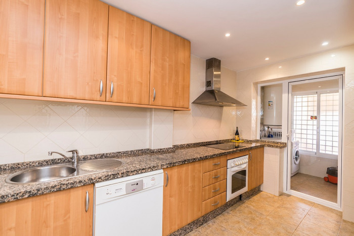 Qlistings Apartment in Elviria, Costa del Sol image 3
