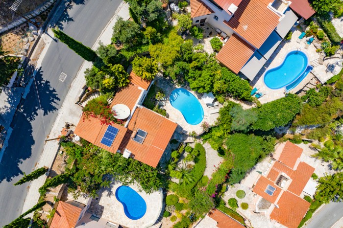 Qlistings - Villa in Estepona, Costa del Sol Property Thumbnail