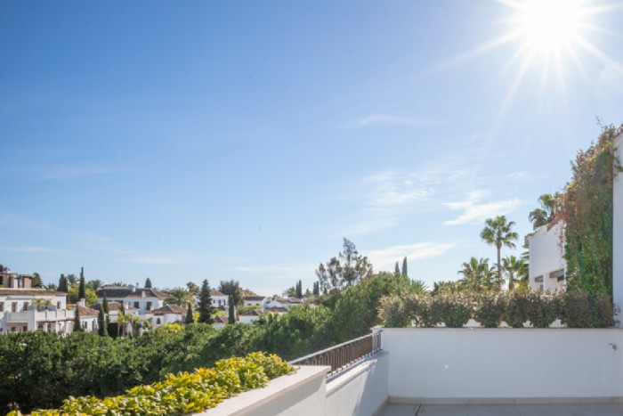 Qlistings Beautiful duplex Apartment in Marbella, Costa del Sol image 4