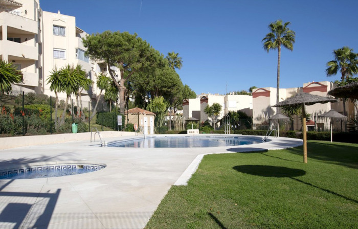 Qlistings - Apartment in Alhaurin Golf, Costa del Sol Property Thumbnail