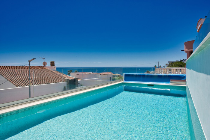 Qlistings Elegant House Villa in Estepona, Costa del Sol image 8