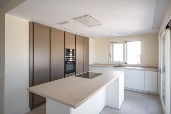 Qlistings Beautiful duplex Apartment in Marbella, Costa del Sol image 5