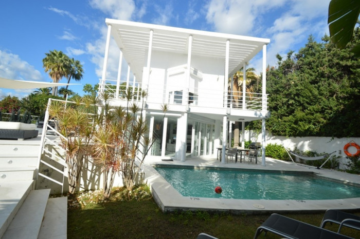 Qlistings Fantastic House Villa in Marbella, Costa del Sol image 2