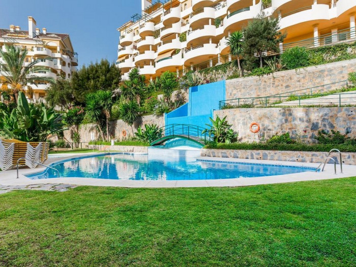 Qlistings - Apartment in Nueva Andalucía, Costa del Sol Thumbnail
