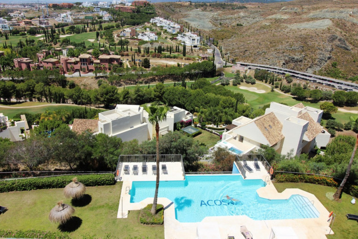 Qlistings Apartment in Los Flamingos Golf Benahavís, Costa del Sol image 8