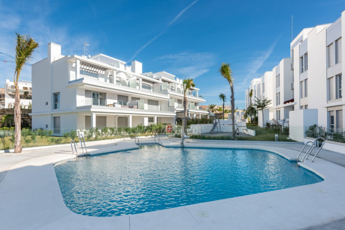 Qlistings Resale Penthouse in Cancelada, Costa del Sol image 1