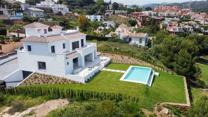 Qlistings Newly Built House Villa in Elviria, Costa del Sol image 2