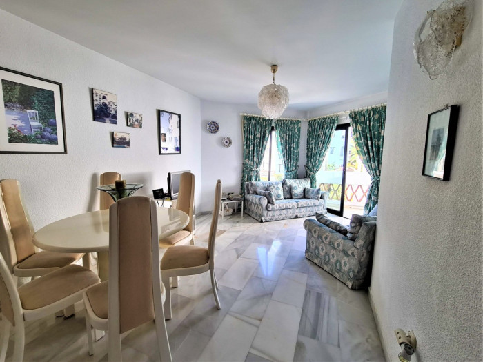 Qlistings Apartment in Calahonda, Costa del Sol image 2