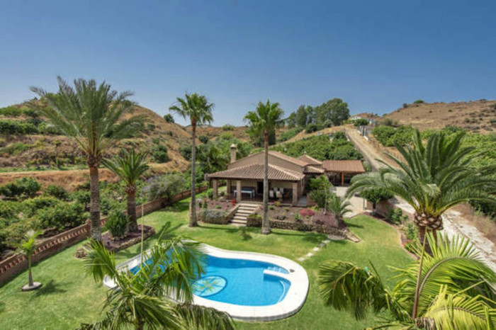 Qlistings - Exclusive House Villa in Marbella, Costa del Sol Property Thumbnail