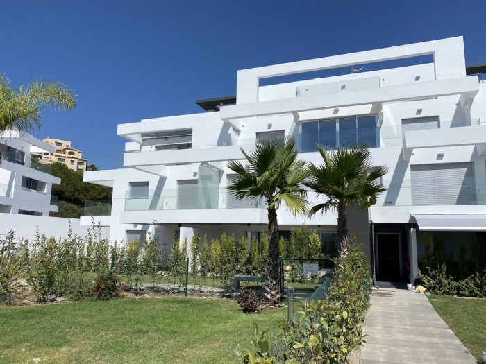 Qlistings New Modern 3 Bedroom Apartment in Atalaya, Costa del Sol image 2