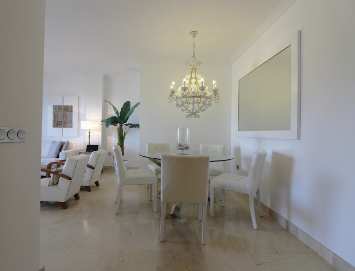Qlistings Apartment in Los Flamingos Golf Benahavís, Costa del Sol image 4