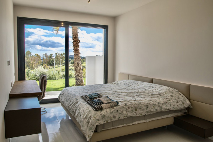 Qlistings Luxury and Contemporary Apartment in Atalaya, Costa del Sol image 12