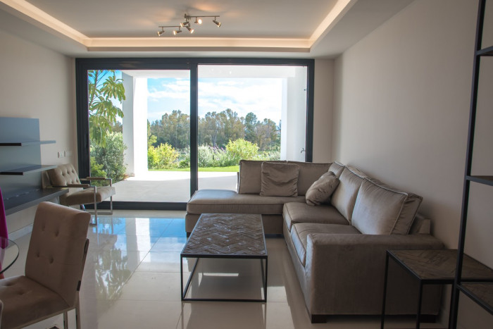 Qlistings Luxury and Contemporary Apartment in Atalaya, Costa del Sol image 10