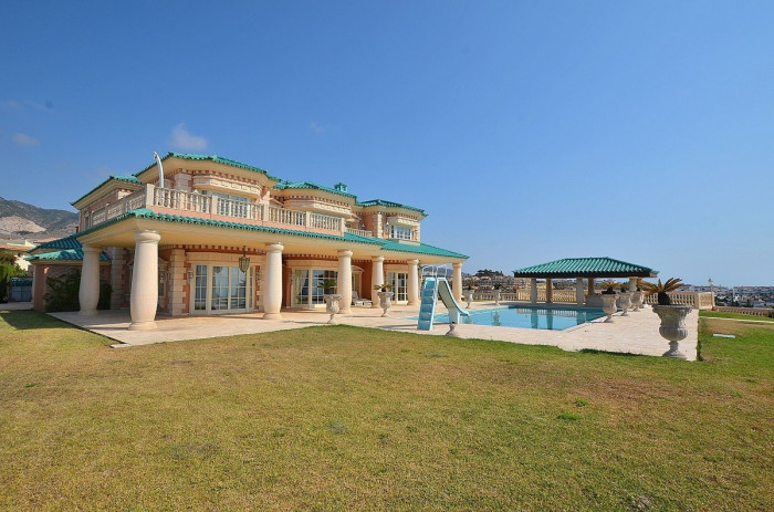 Qlistings - Exclusive Villa with Stunning Sea Views in Benalmadena Costa, Costa del Sol Property Image