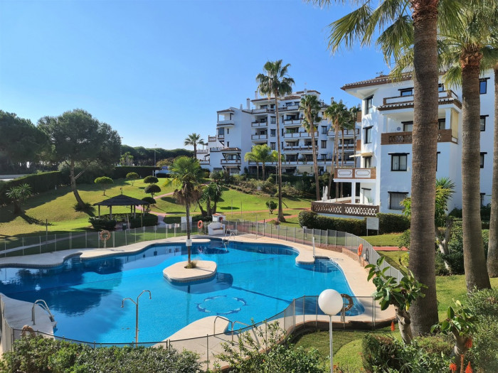 Qlistings Apartment in Calahonda, Costa del Sol image 1