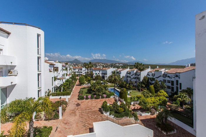 Qlistings Lovely Penthouse Apartment in Cancelada, Costa del Sol image 5