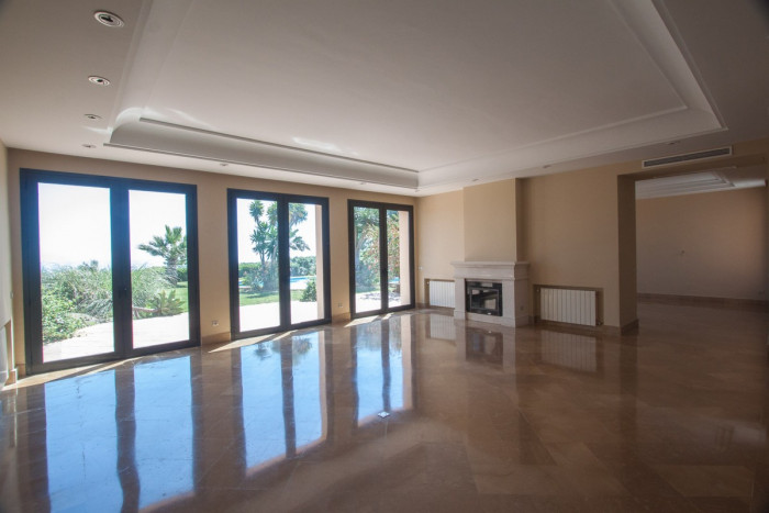Qlistings Spectacular Mountains Views House in Manilva, Costa del Sol image 5