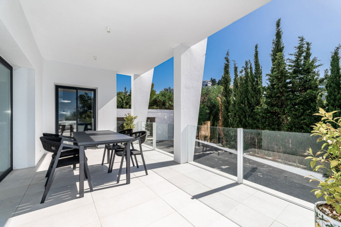 Qlistings Spectacular Newly Built House Villa in Calahonda, Costa del Sol image 4