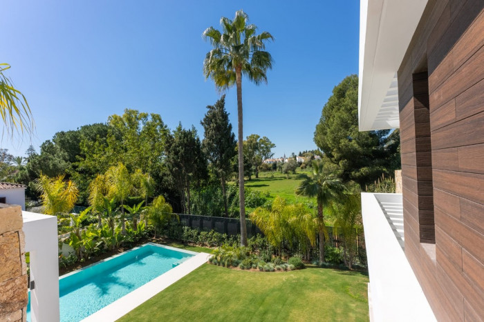 Qlistings Luxury Urbanization House Villa in Marbella, Costa del Sol image 8