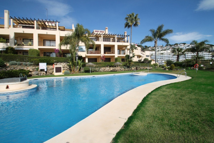 Qlistings - Apartment in Benahavís, Costa del Sol - Bright and Spacious Thumbnail